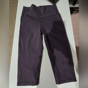 Lululemon Training Tights Cropped Like New Size 6, No Tag.